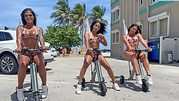 Webcam Latina Bikini Beach 