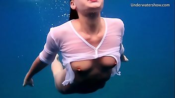 Underwater Teen Blonde Babe 